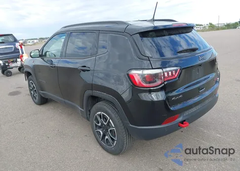 2024 Jeep Compass Trailhawk 4X4 from USA, damaged, VIN 3C4NJDDN6RT137220